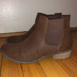 Brown ankle Chelsea boots